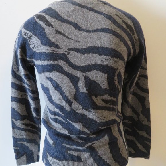 T.S. SOCIETY GREY AND BLUE ZEBRA PRINT SWEATER XS* - Picture 5 of 6